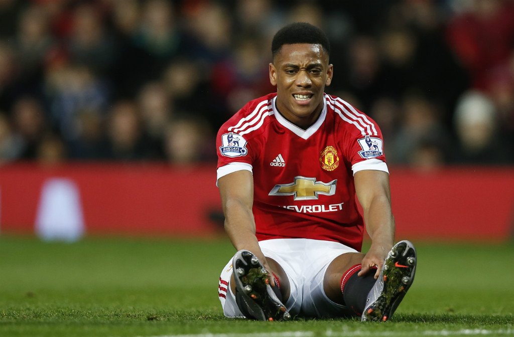 premierleague's tweet image. FULL-TIME Man Utd 0-0 West Ham. Louis van Gaal's side are held and miss the chance to go top of the table #MUNWHU