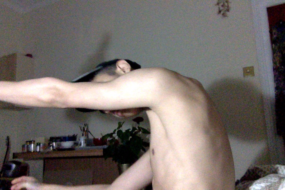 OFFGLOSS's tweet image. aburrido a las 4 de la madrugada