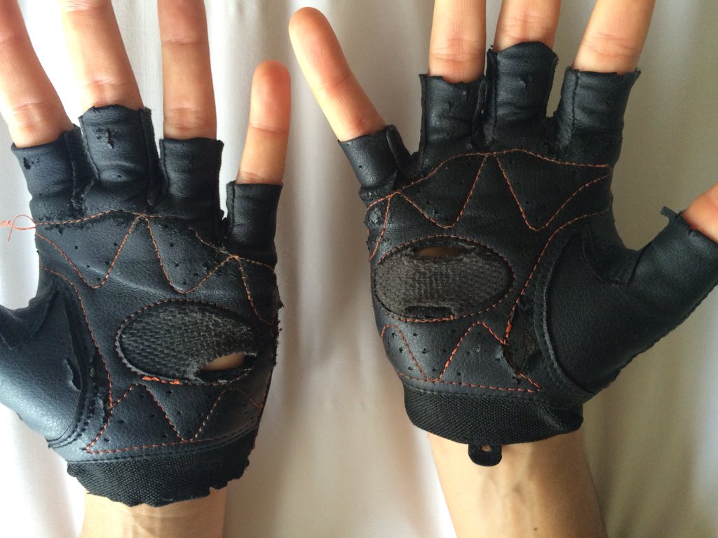 2h30 of upper body workout this morning 💪🏼💪🏼 💪🏼 maybe I need to invest in new gloves ! 😜 <a href="/Nike/">Nike</a> #offseason