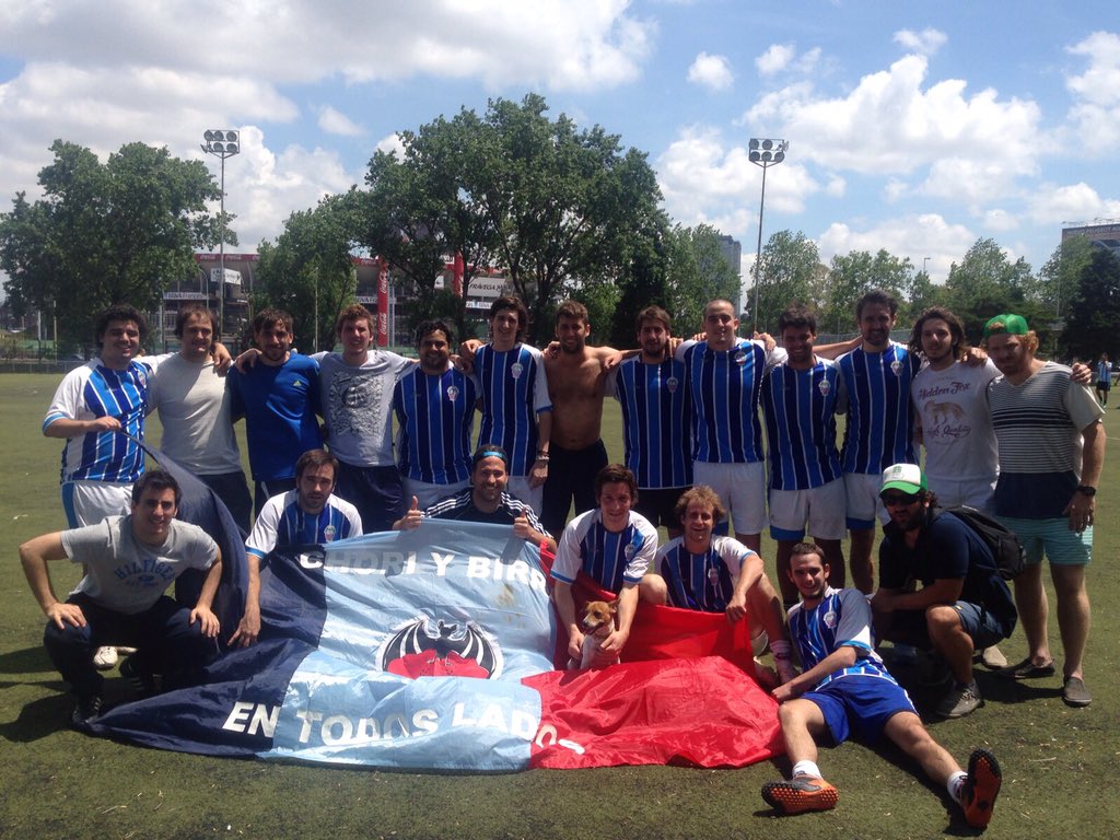 Y a mí me volvió loco ser de estudianteee. <a href="/VampirosCS/">Estudiantes de C.S.</a> vamos carajo