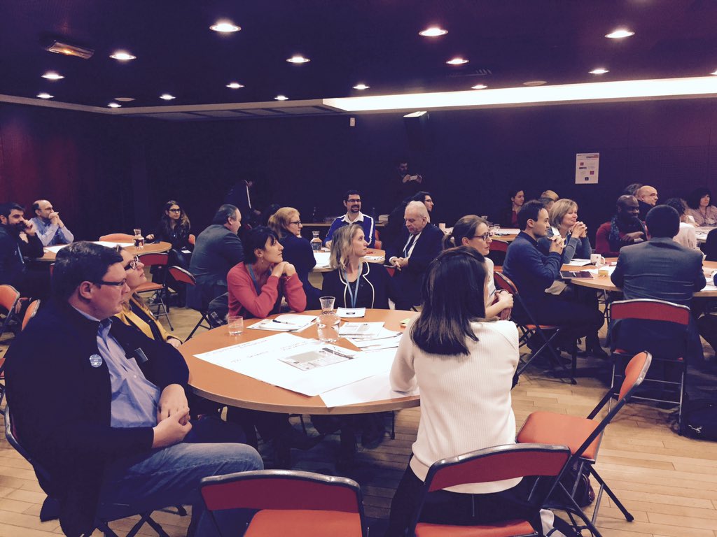 Clem_Cabrol's tweet photo. Brainstorming autour de thèmes d'actualité, en pleine #COP21 ! #CommitConnectCare #SolutionsCOP21 #JCI cc @vdrouot https://t.co/4hMpqCbmNB