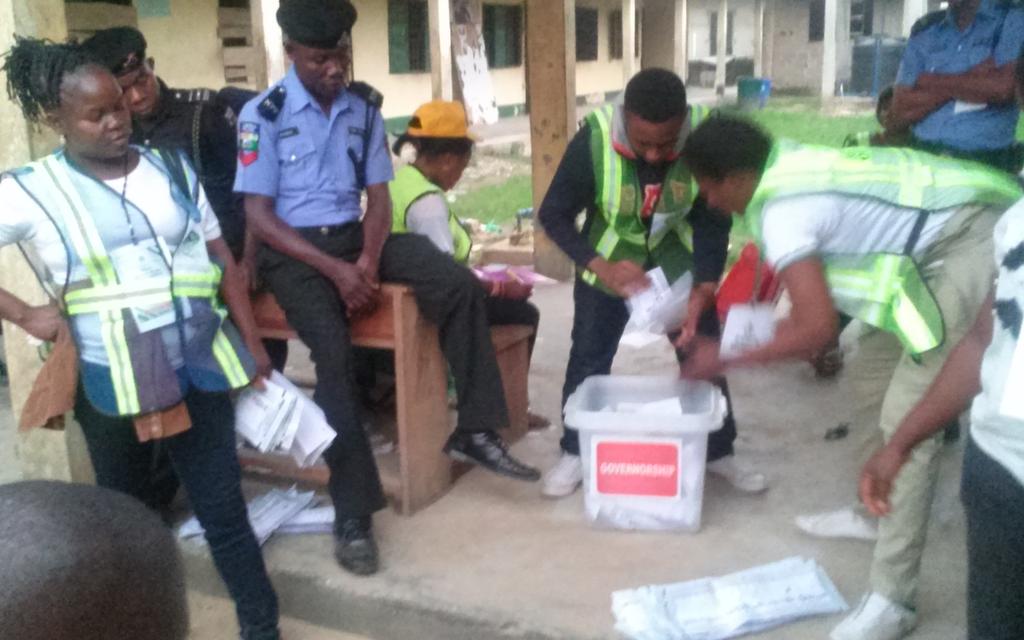 electmonitorng's tweet photo. 06/08/04/014 Gbosi Square, Yenagoa counting is underway. @MatthewTPage @inecnigeria @channelstv #bayelsadecides https://t.co/e9jeom2HNK