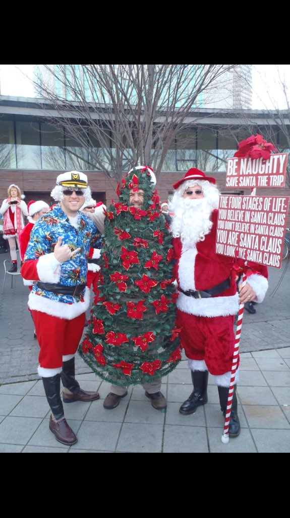 zbtmontoya's tweet photo. #SantaContestNYC  @santacon @santacon_nyc https://t.co/IzVupcvxQI