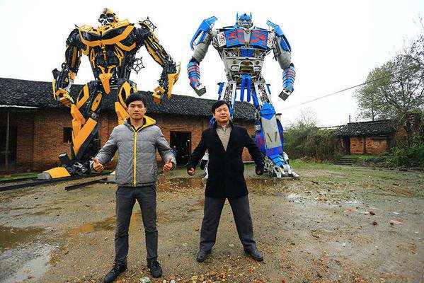 Footy__Laughs's tweet photo. This Chinese Father and Son Just Built Insane Life-Sized Transformers From Car Parts! WOW! https://t.co/04ZxLhImXS https://t.co/2Pi3L7pgNT