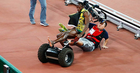Footy__Laughs's tweet photo. Usain Bolt Wins A Gold . . . Only To Be Taken Out By A Segway! WOW! 😂🙈😳 https://t.co/EMpLlGwNsE https://t.co/1DWjv7OHgO