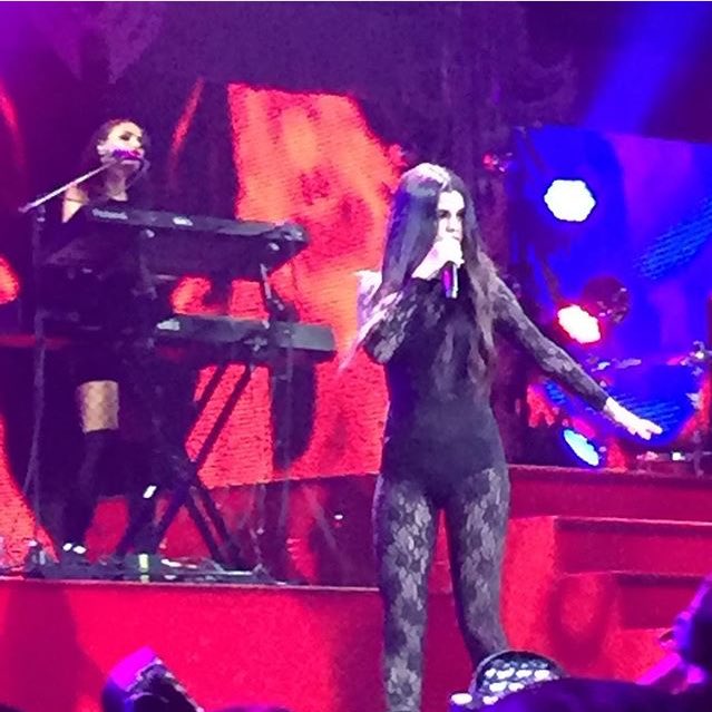 SelenaGomezNews's tweet photo. lashleystudio: "KIISS FM jingle ball. @selenagomez #greatenergy #volumelashes #nails #6Dvolume #weholashes" https://t.co/mExI5EfDJG