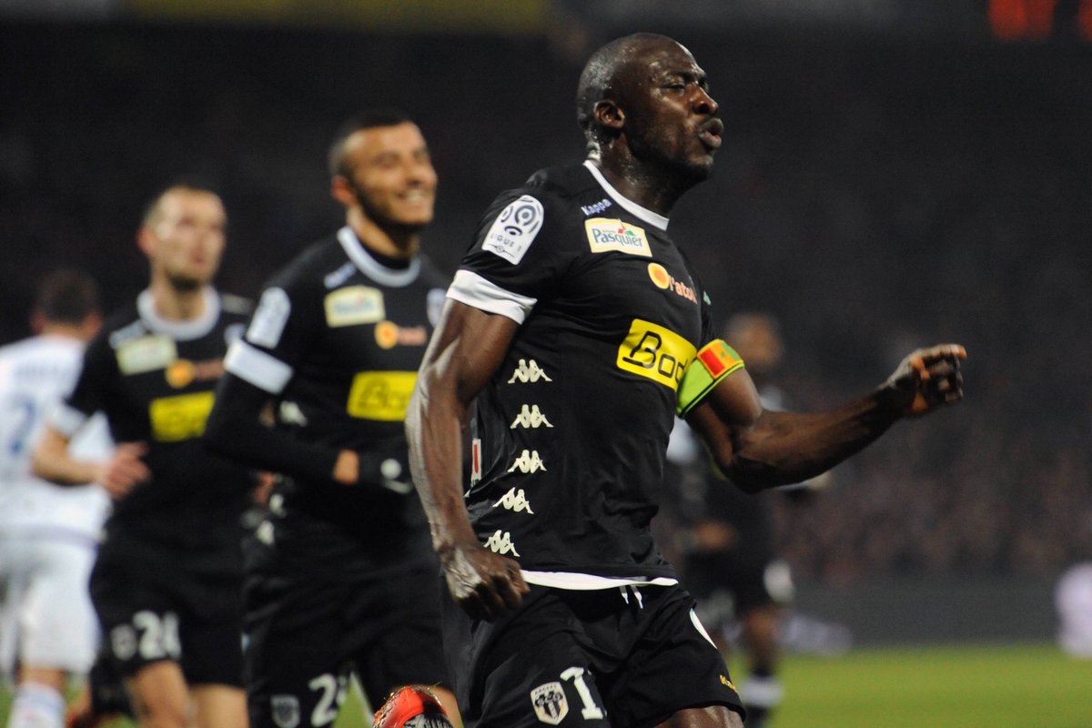 footmercato's tweet photo. Fin du match à Gerland ! L'Olympique Lyonnais s'incline face à Angers (0-2) ! https://t.co/rFVEJLkf7T