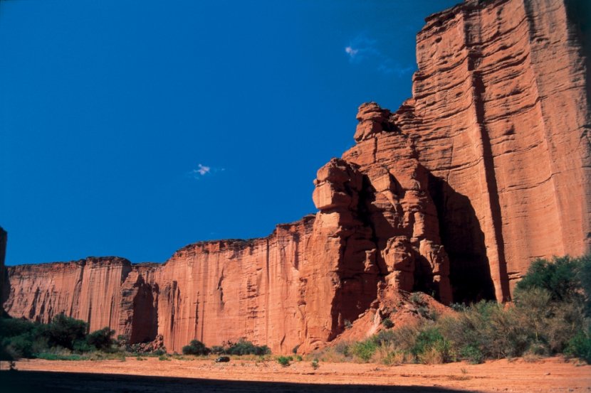 DesTurArg's tweet image. FIN DE SEMANA LARGO CON 40 POR CIENTO MÁS DE ARRIBOS. Los 976,7 mil arribos que se tendrán.. goo.gl/xZDtK8