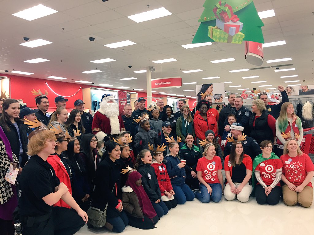 Thank you <a href="/kentpd/">Kent Police</a> for a great Heroes &amp; Helpers event! We appreciate your partnership. #T0681pride #holidayhelpers