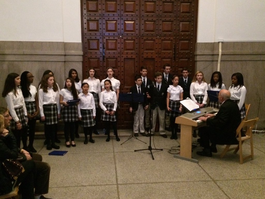 MargotWP's tweet photo. Middle School Singers sharing songs at Peace Around the World @EAchorus https://t.co/jPCq8VoQrp