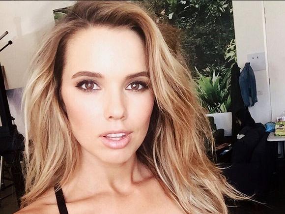 Independent's tweet image. A 'plus-sized' model has an inspiring message for anyone interested in fashion ind.pn/1R1pk4A