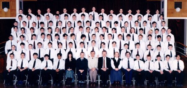 LeeKemp_'s tweet photo. Year 11 school photo circa 1997! Kinell #WilliamGee https://t.co/uJdZMIPk83
