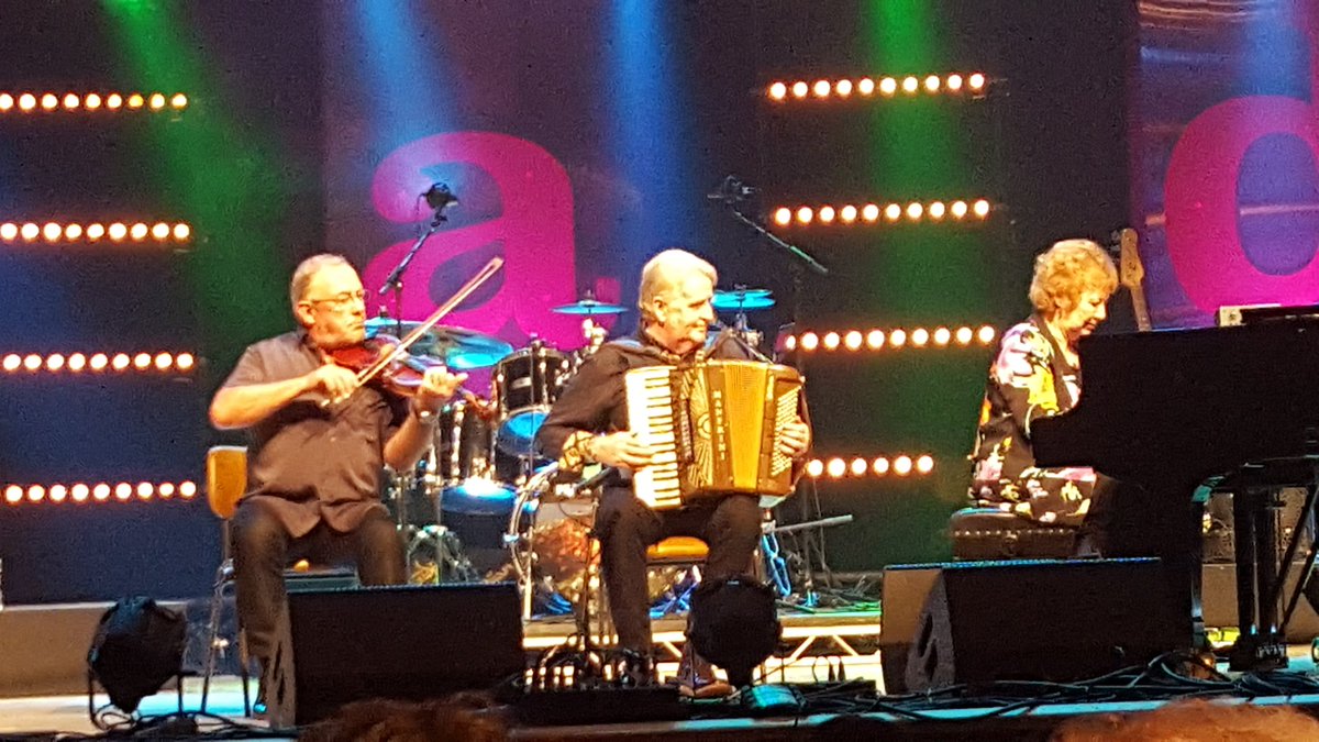 kerrylfleming's tweet photo. Brilliant night at #natrads https://t.co/MRTVFNYNHd