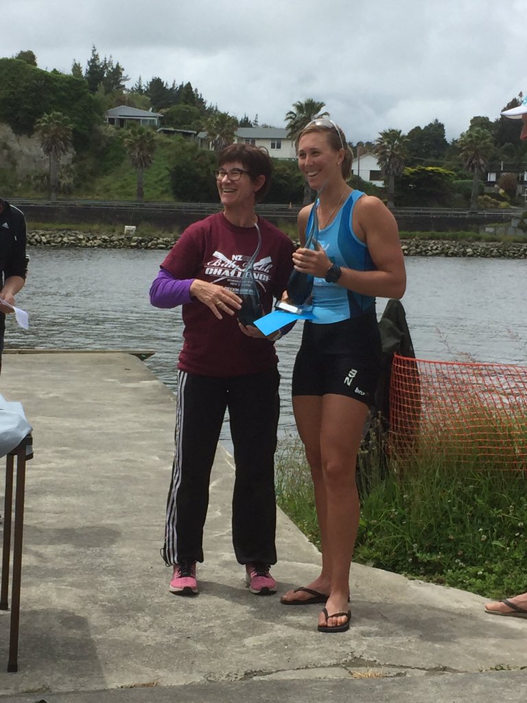 Emma Twigg receiving the Philippa Baker-Hogan Womens Troohy