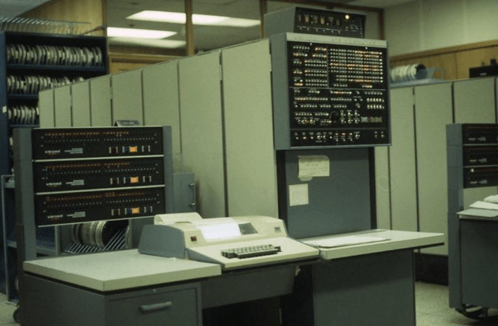 exotc's tweet photo. Univac 418 – Paddington https://t.co/ll3ePgSHFJ https://t.co/r79oynOt65