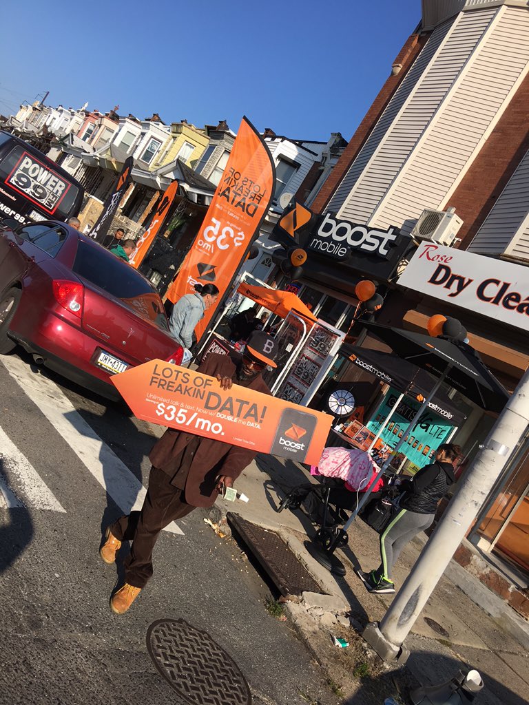 vtruongcao's tweet photo. This sign spinner guy grind for #BoostSwag πππ»π§ #PhillySavesTheWorld #FirstSaturday @shawnatspg @Wads20 @Vsuther1 https://t.co/jOJbEHgH3H