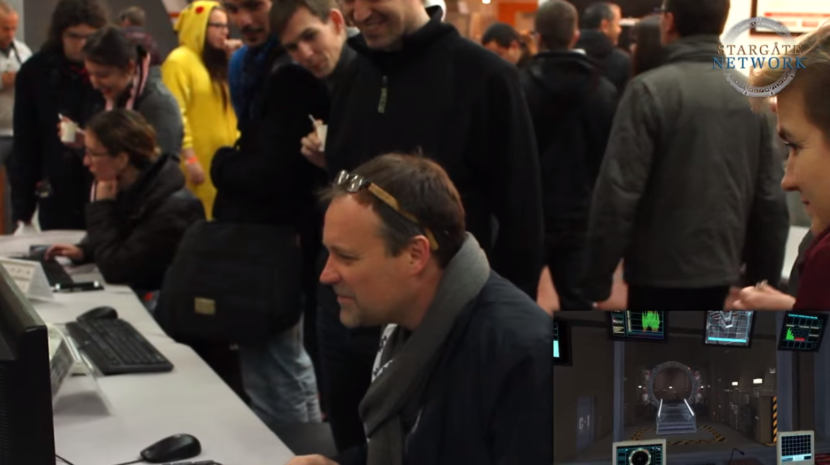 atlantistvru's tweet photo. #SGA #RodneyMcKay #actor @DHewlett 's playing #StargateNetwork at #TGS! https://t.co/bUYK86req9 #Stargate #SG #video https://t.co/e061x7No5x