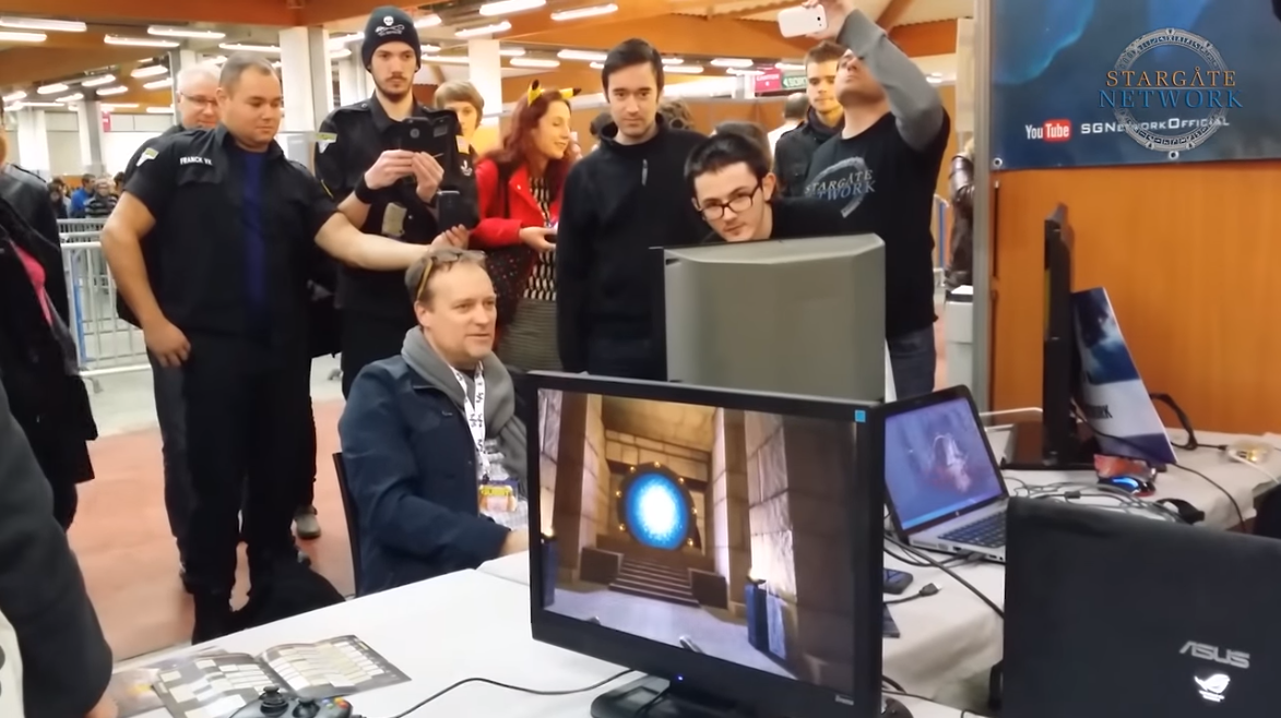atlantistvru's tweet photo. #SGA #RodneyMcKay #actor @DHewlett 's playing #StargateNetwork at #TGS! https://t.co/bUYK86req9 #Stargate #SG #video https://t.co/e061x7No5x