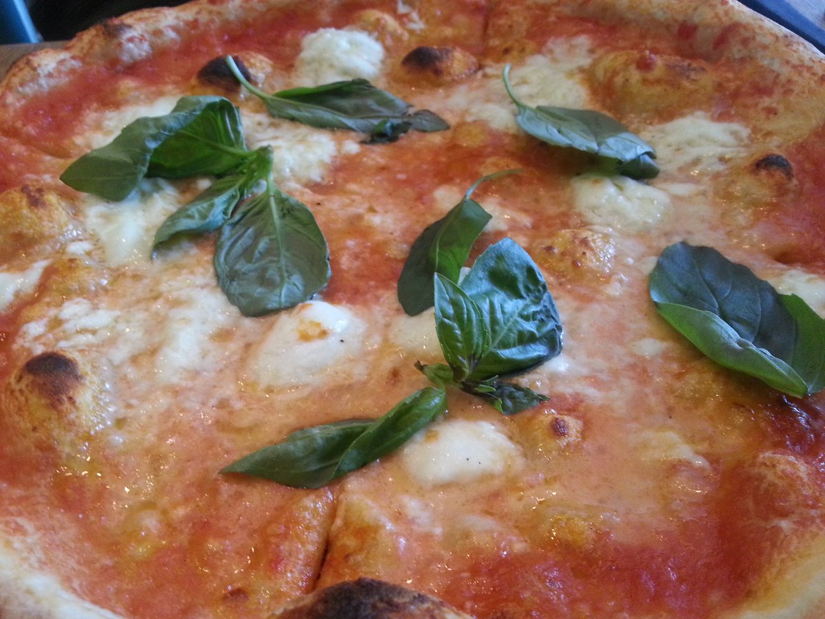 cbourden's tweet photo. Loved the 1889 Pizza @pizzeriagema . Prefect! https://t.co/nhkQpPKVEJ