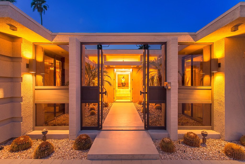 mrwillfuller's tweet photo. 🏠 Open House Today in Palm Springs 
1-4PM
444 N. Via Las Palmas
Stan Sackley Design, Former Home of Jerry Herman https://t.co/DsUIuat77y
