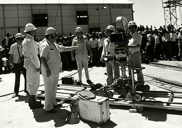 ShotOnSet's tweet photo. From the Film Gold (1974)
Visit https://t.co/sFS8vEtaTn
 Peter Hunt, Michael Klinger #Gold1974 #shotonset https://t.co/yNjcWxO3Cw