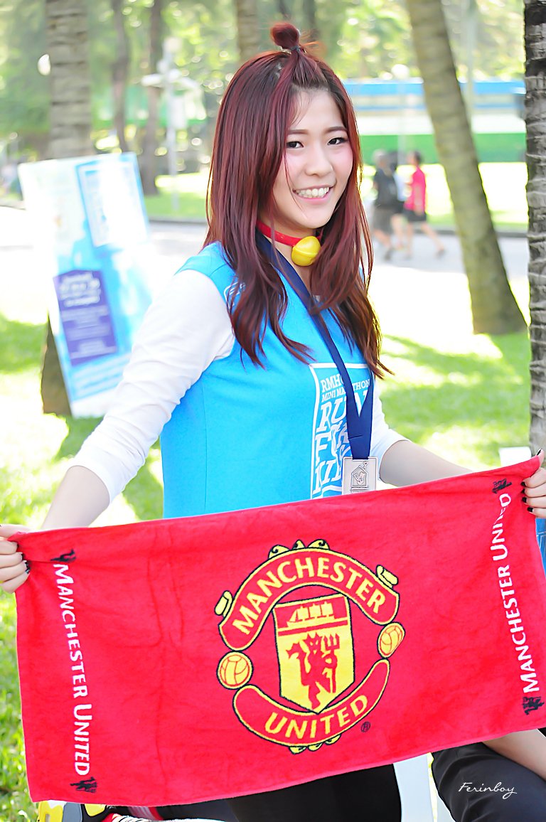 ferinboy's tweet photo. วันนี้เชียร์อยู่ใช่ไหม? เลยไม่ชนะเลย แฮ่! #เอมน้ำ #RunForKids2015 https://t.co/mWLeN9vztj