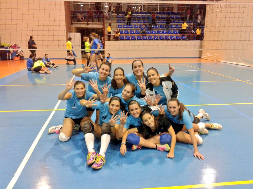 Gibraleonvoley's tweet photo. Importante victoria la que han conseguido nuestras chicas contra Adecor (Córdoba) seguid así.. #somosequipo https://t.co/eWE1H47TqQ