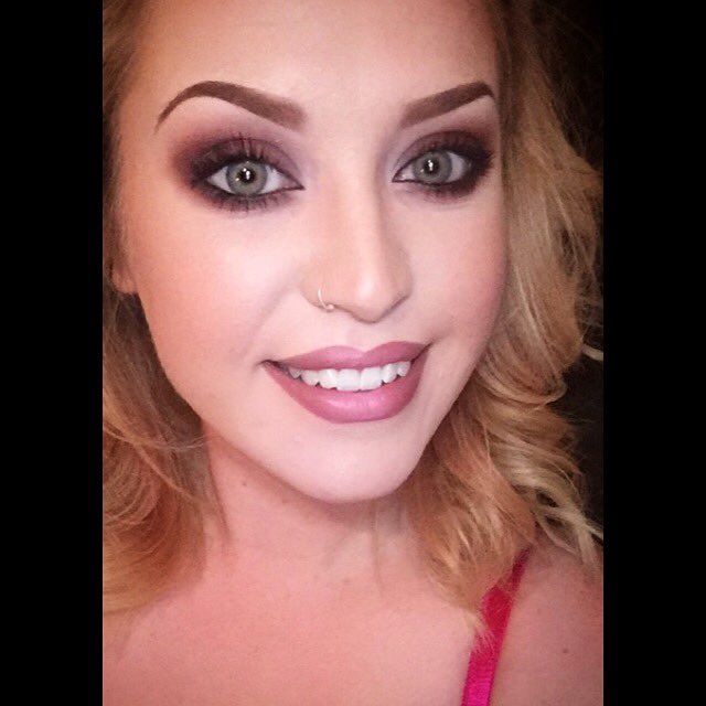 LauraEMcCormack's tweet photo. #smokeyeyes #illamasqua #skinbasefoundation #precisionbrowgel #precisiongelliner #makeup #feelingfestive https://t.co/ZfGCxScegf