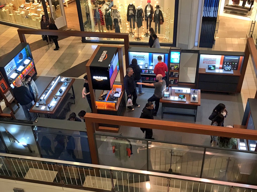 jowyang's tweet photo. Amazon physical popup store. ETailer going to Retail. Did you ever imagine you'd see the day? https://t.co/mz72pxdLAR