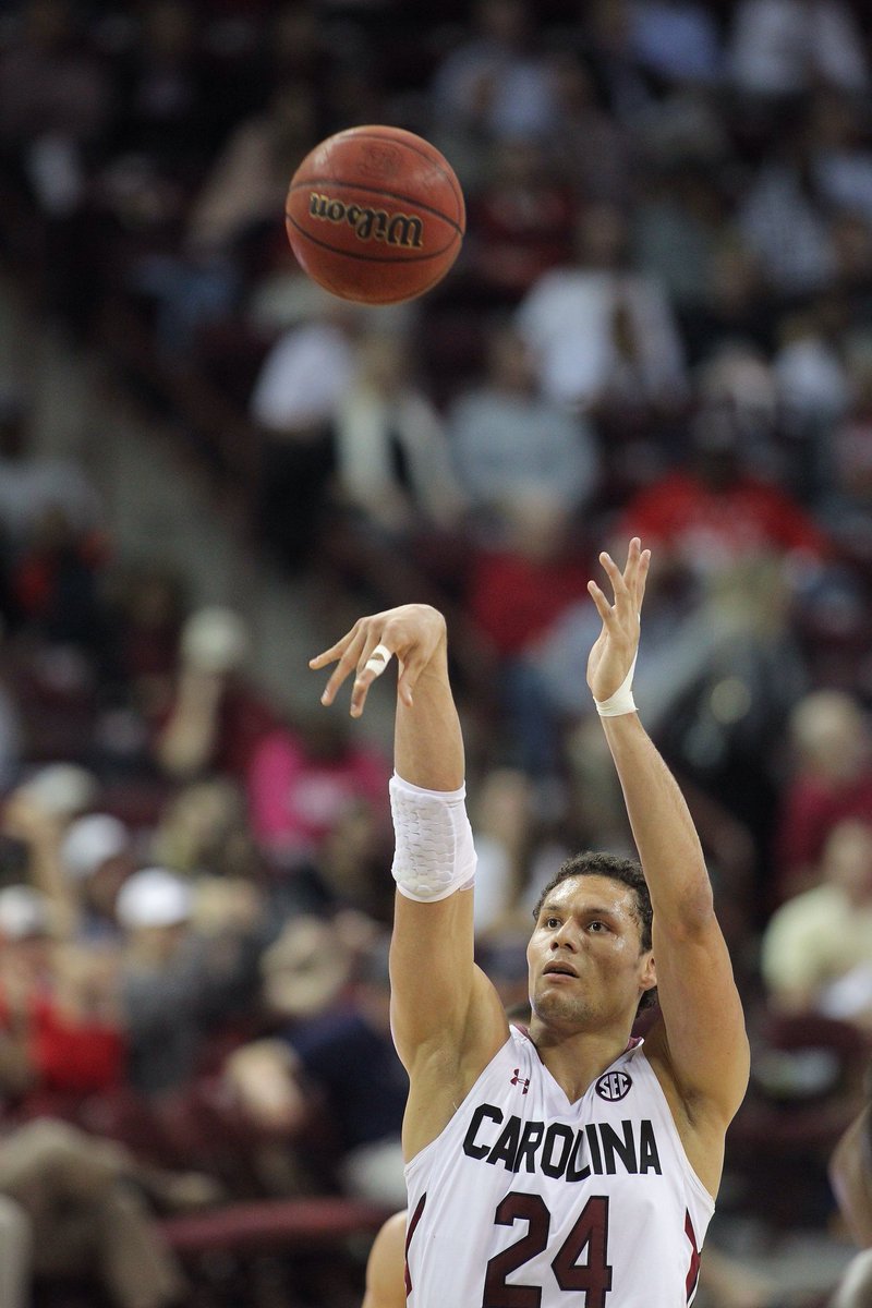 GamecocksOnline's tweet photo. Heading into this weekend, South Carolina is the ONLY school with both hoops teams still undefeated! GO #GAMECOCKS! https://t.co/yUG7zLzsx0