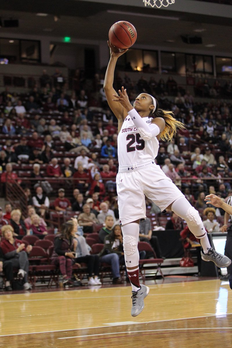 GamecocksOnline's tweet photo. Heading into this weekend, South Carolina is the ONLY school with both hoops teams still undefeated! GO #GAMECOCKS! https://t.co/yUG7zLzsx0