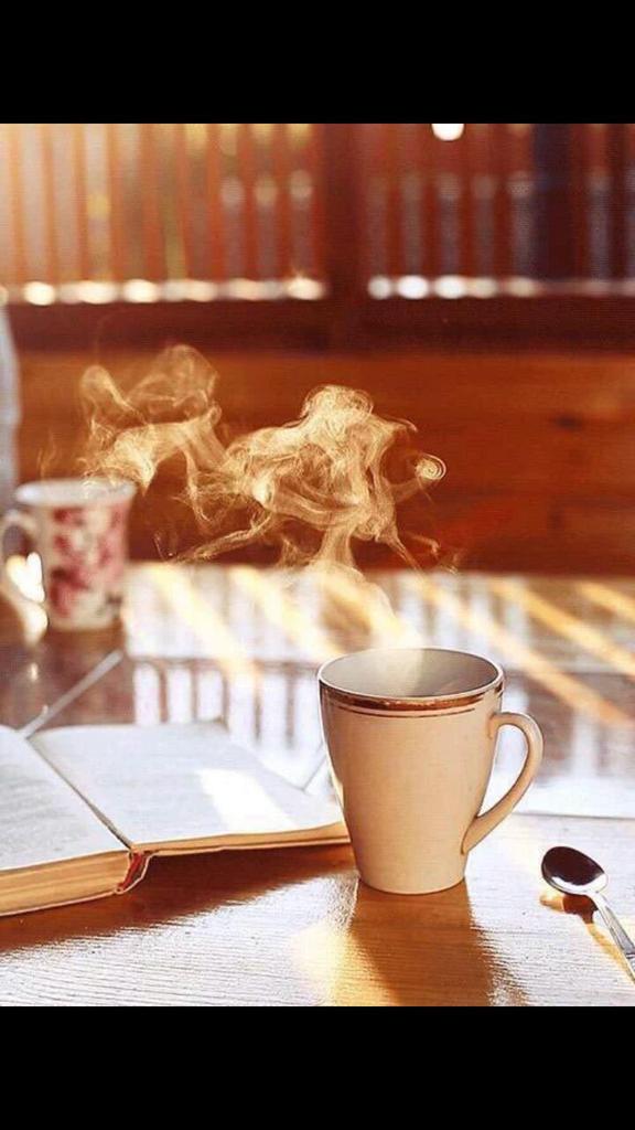 أقرب الناس لقلبك هو من يلآحظ تغير مزآجك من حروف تكتبهآ ..تلك هي مهآرةٌ لآ يتقنهآ آلآ آلقليل