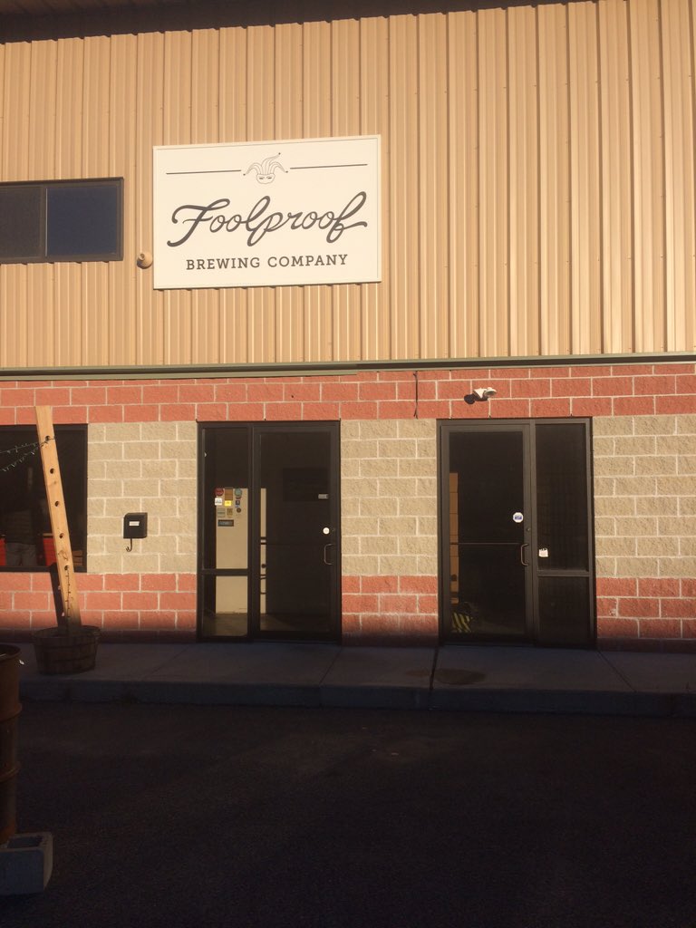MassBrewBros's tweet photo. @FoolproofBrew in #Pawtucket #RhodeIsland for tasting. #rhodybeer #craftbeer #backyahd #barstool #revery https://t.co/HeftfreUjO
