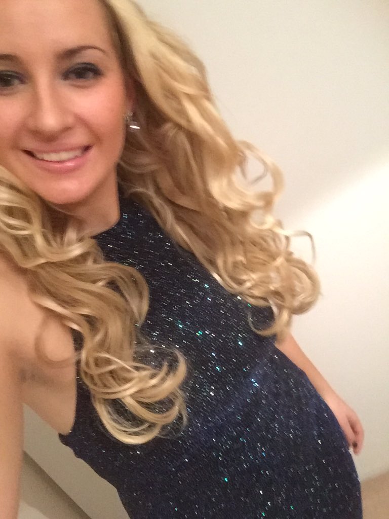 AmandaFrehr's tweet photo. #ChristmasParty #Seadrill #London #Christmas #DecemberNights #sparklydresses #blacktie #IncredibleNight #party https://t.co/vWVzgz36hT