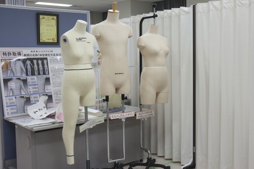 _ModeLegion_'s tweet image. Fashion education based on designing for  real people, not mannequins. #keepinitreal
bit.ly/1XHAkTU