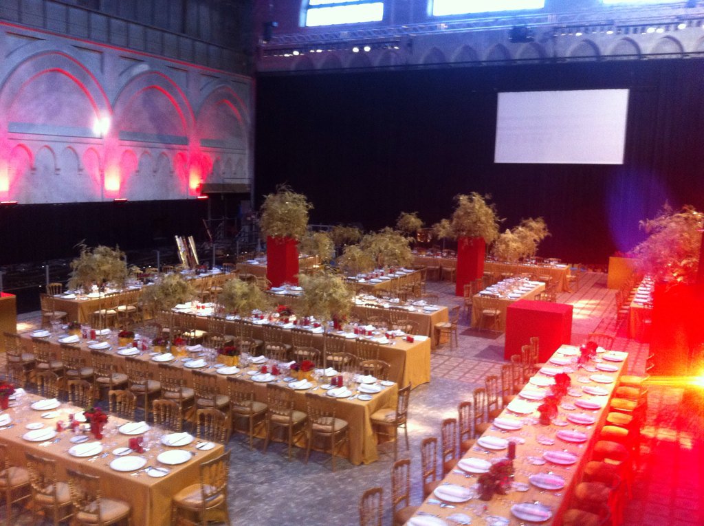 laBrugeoise's tweet photo. Topsetting voor huwelijksfeest #proficiat #caroline&amp;thomas #trouwen #brugge https://t.co/CVddtHUUcJ