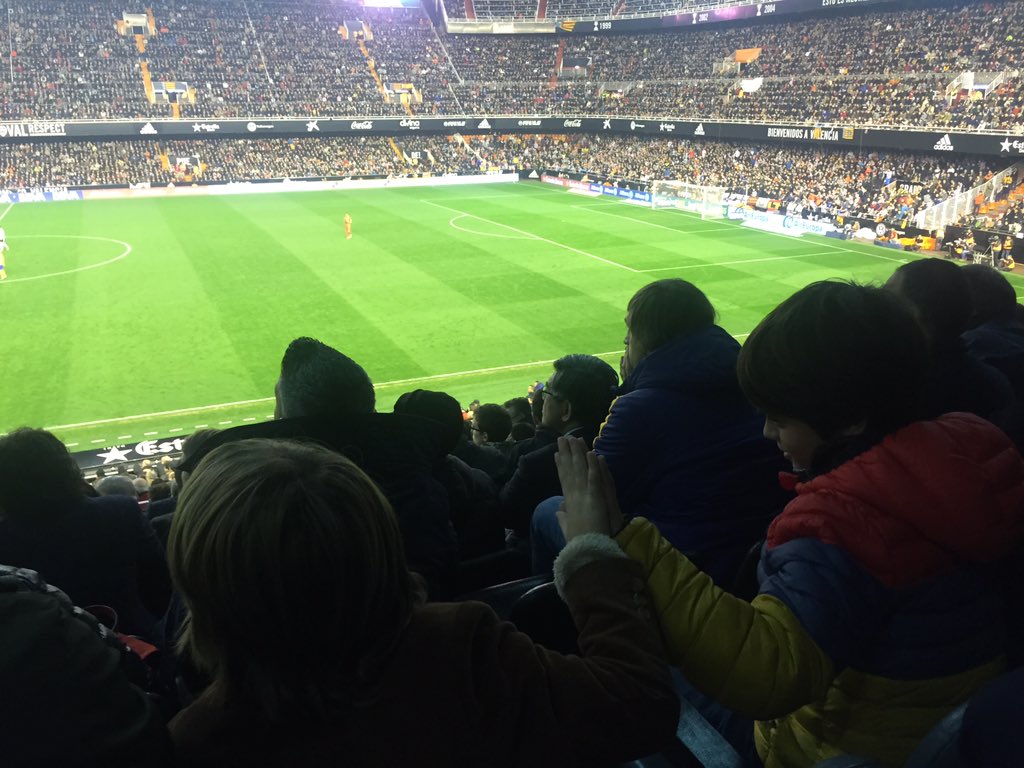 ArturoValls's tweet photo. La fe. #VCFbarcelona  mestalla. https://t.co/AUw8RMhYef