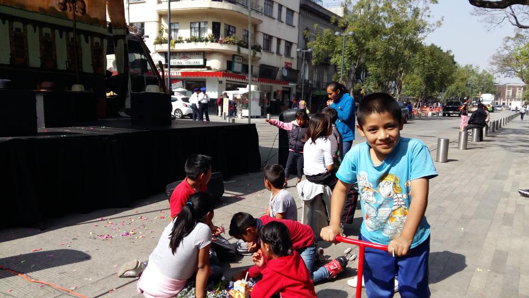 cuenterourbano's tweet photo. Nos estamos preparando para nuestra segunda función. #BetyNoTeCases. #AlamedaCentral #CDMX https://t.co/4GJx4bkAXK