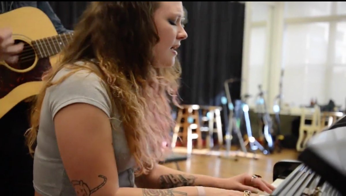 Settle in and listen to the gorgeous sounds of <a href="/lolomusic/">LOLO</a> and <a href="/adamwcochran/">Adam Cochran</a>. 2 PERFS LEFT! goo.gl/YBQSpH