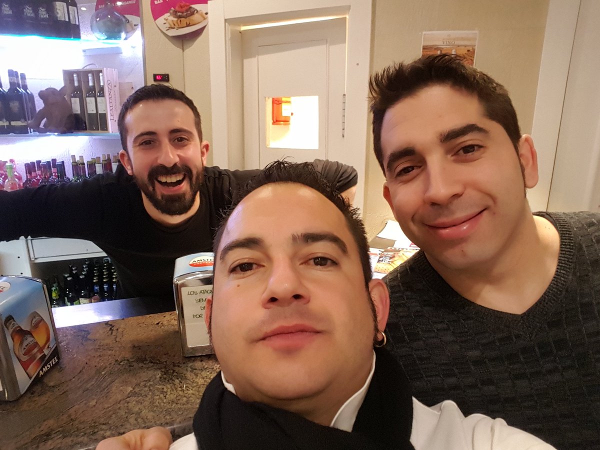 Componentes del <a href="/ClubDepMonaco/">Club Deport. Mónaco</a> disfrutando de las delicias del <a href="/VPaganos/">viñas de páganos</a>