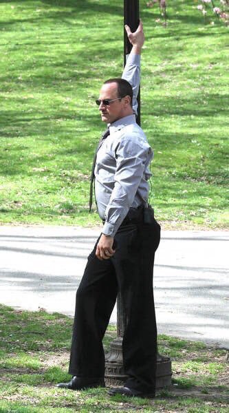 FunnyPicsDepot's tweet photo. when ur a dedicated detective that investigates these vicious felonies but ur crush walks by https://t.co/WlzYqIk672