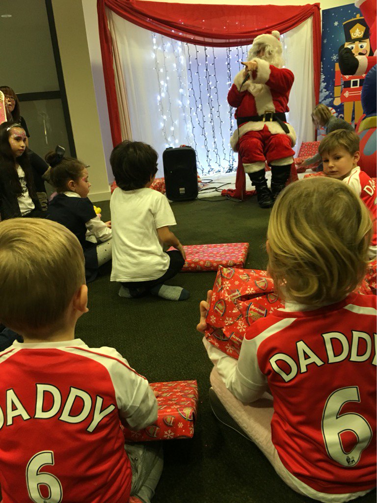 koscielnylk6's tweet photo. After an important win a Christmas party for the kids ❤️ love you https://t.co/buMxNo66hc