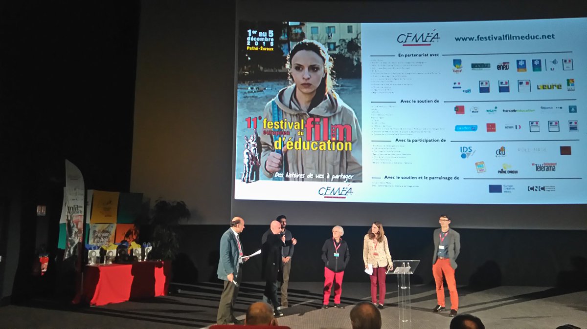 CemeaChampagne's tweet photo. Ds les heures q ns vivons actuelmt, il est important d pvoir voir d 🎥 qui permettent les débats, les échges #FFE2015 https://t.co/MTxSKB0Oxu