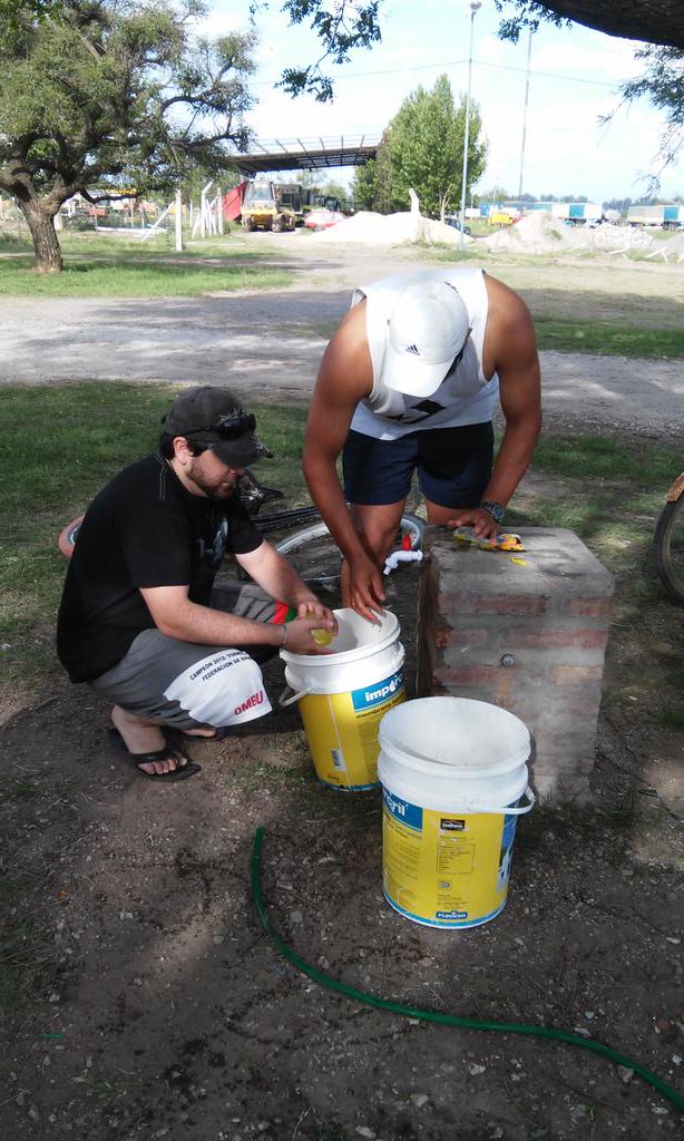 CePLALasParejas's tweet photo. Preparando para la carrera de relevo con bombuchas! #ConstruirFuturo #CePLA #Sedronar @SEDRONAR https://t.co/yt3UtrxRFV