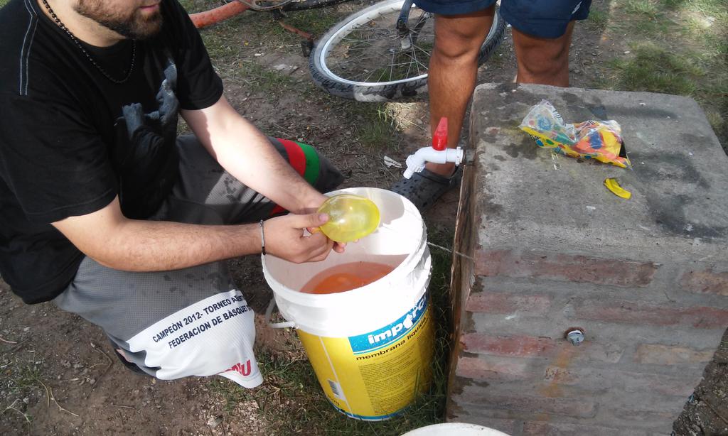 CePLALasParejas's tweet photo. Preparando para la carrera de relevo con bombuchas! #ConstruirFuturo #CePLA #Sedronar @SEDRONAR https://t.co/yt3UtrxRFV