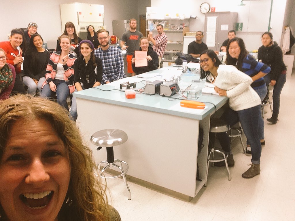 joanne_odden's tweet photo. Last gen bio 2 (biol 204) lab ever!  Friday afternoon section closed it down.  Onto the new curriculum. #classselfie https://t.co/KlRI2thTzY