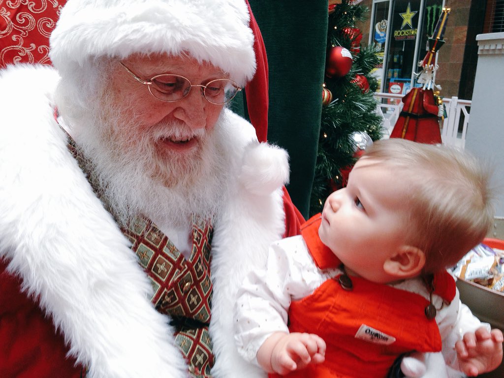 AllisonMillerTV's tweet photo. Hi Santa :) #babyaudrey #8monthsold #firstsantapic @simonmalls @LakelineMall https://t.co/3XDwcs99x9
