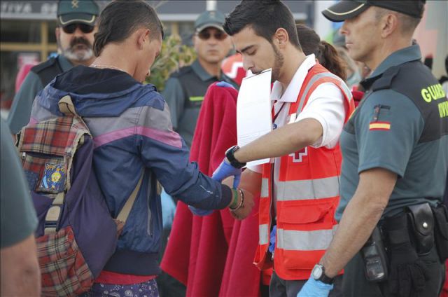 guardiacivil's tweet photo. #DiadelVoluntario
Un abrazo a los miles de voluntarios / #superheroes que lucháis cada día por hacer un mundo mejor https://t.co/DFPMBWOrul