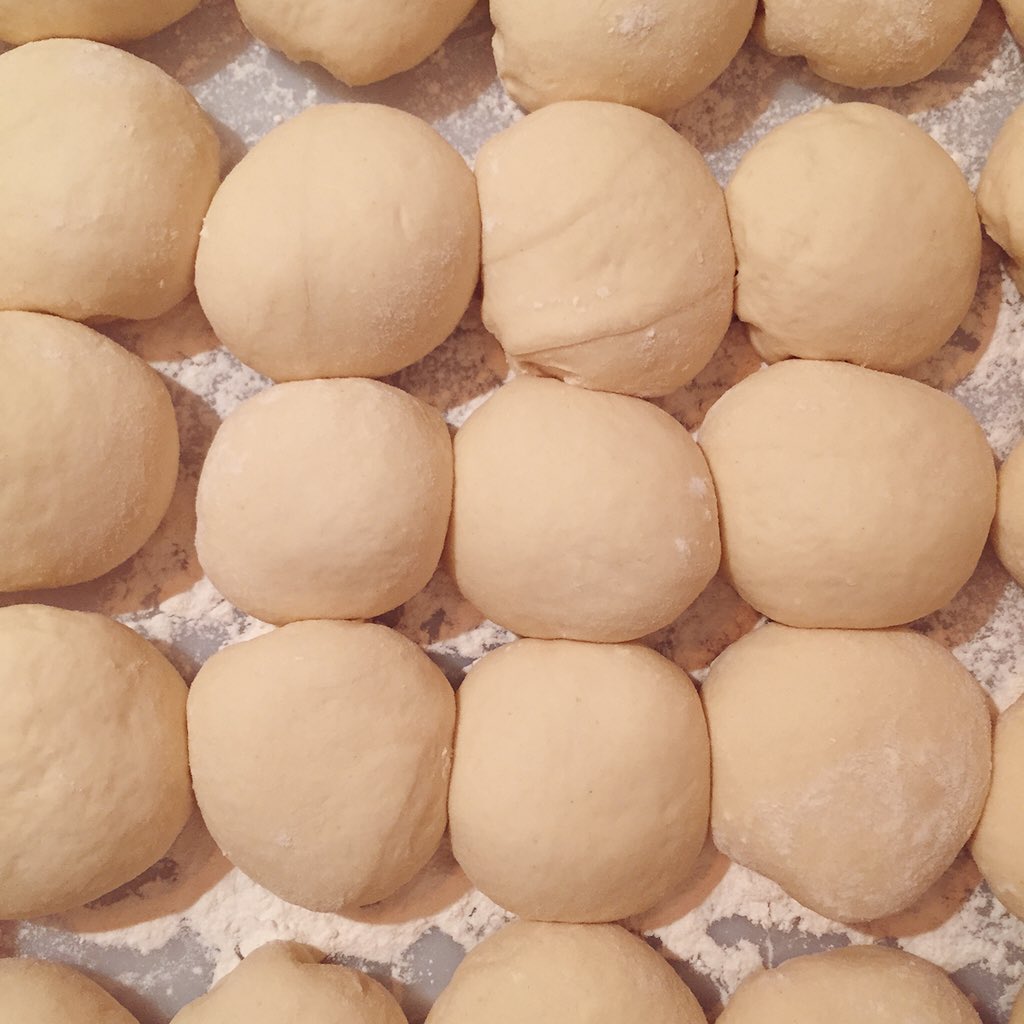 _54R4_'s tweet photo. Il ritorno da #BTO2015 in Puglia si festeggia così, con @homelettebari speciale panzerotti. Vieni @robertpiattelli? https://t.co/pWgCSbeV8P