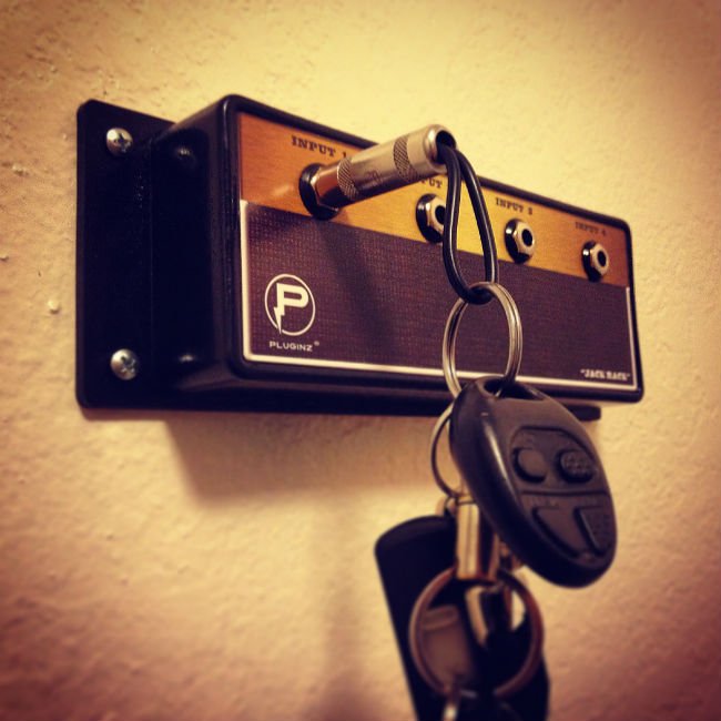 _aimless's tweet image. Anyone know where I can get something like this made, or buy a broken old amp like this? #amp #keychain
